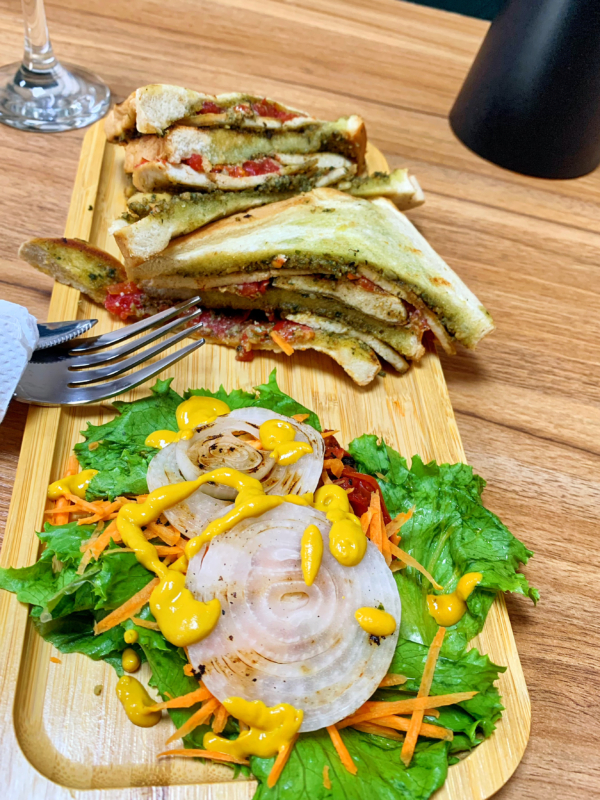 Tofu basil toast